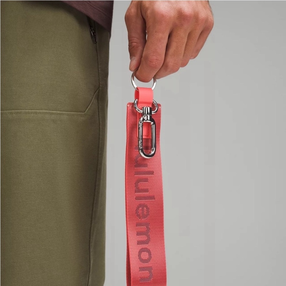 Lululemon Never Lost Keychain- Raspberry Cream/Wine Berry NEW! RETIRED COLOR - Picture 3 of 4